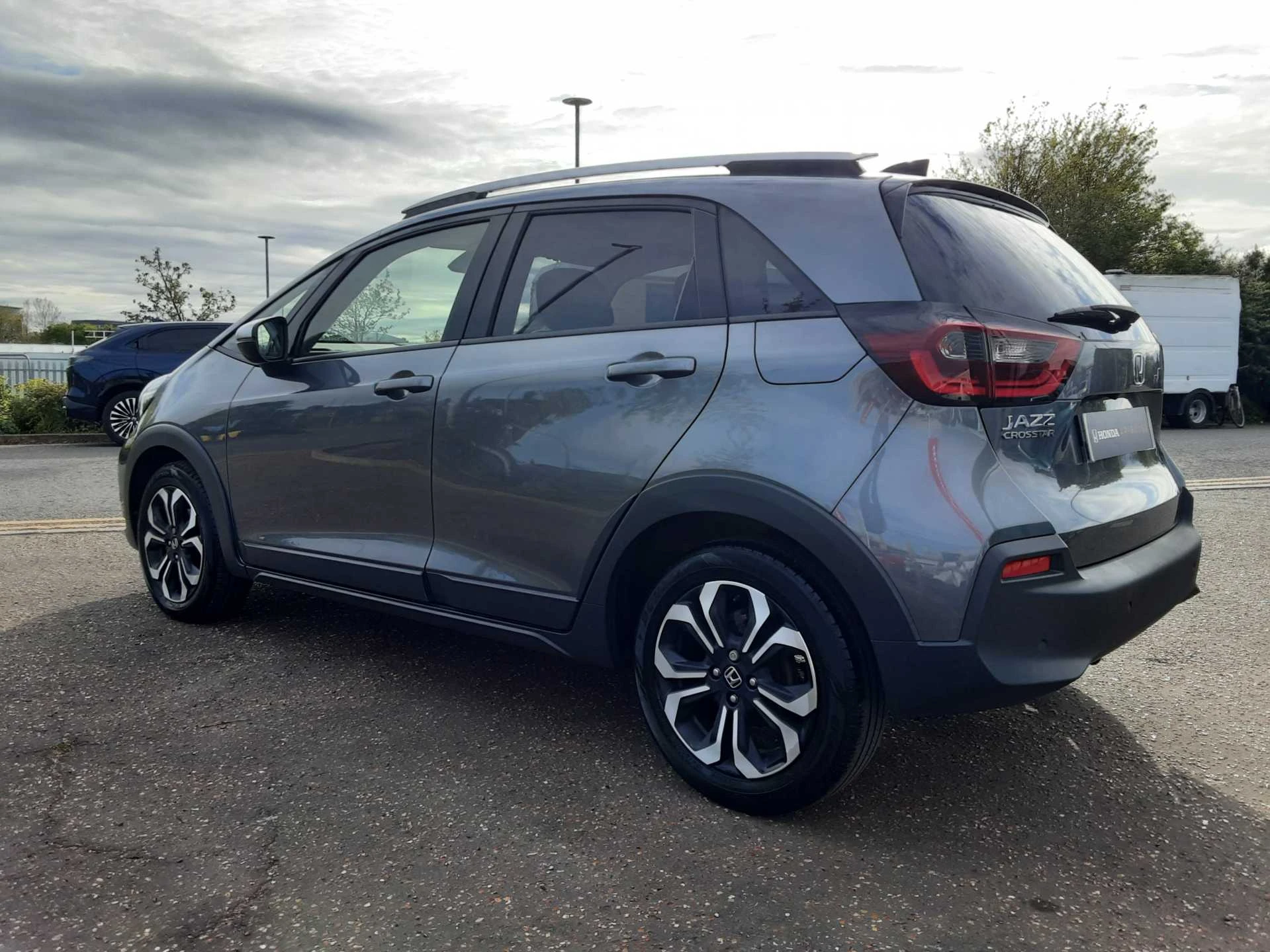 Vehicle image 7