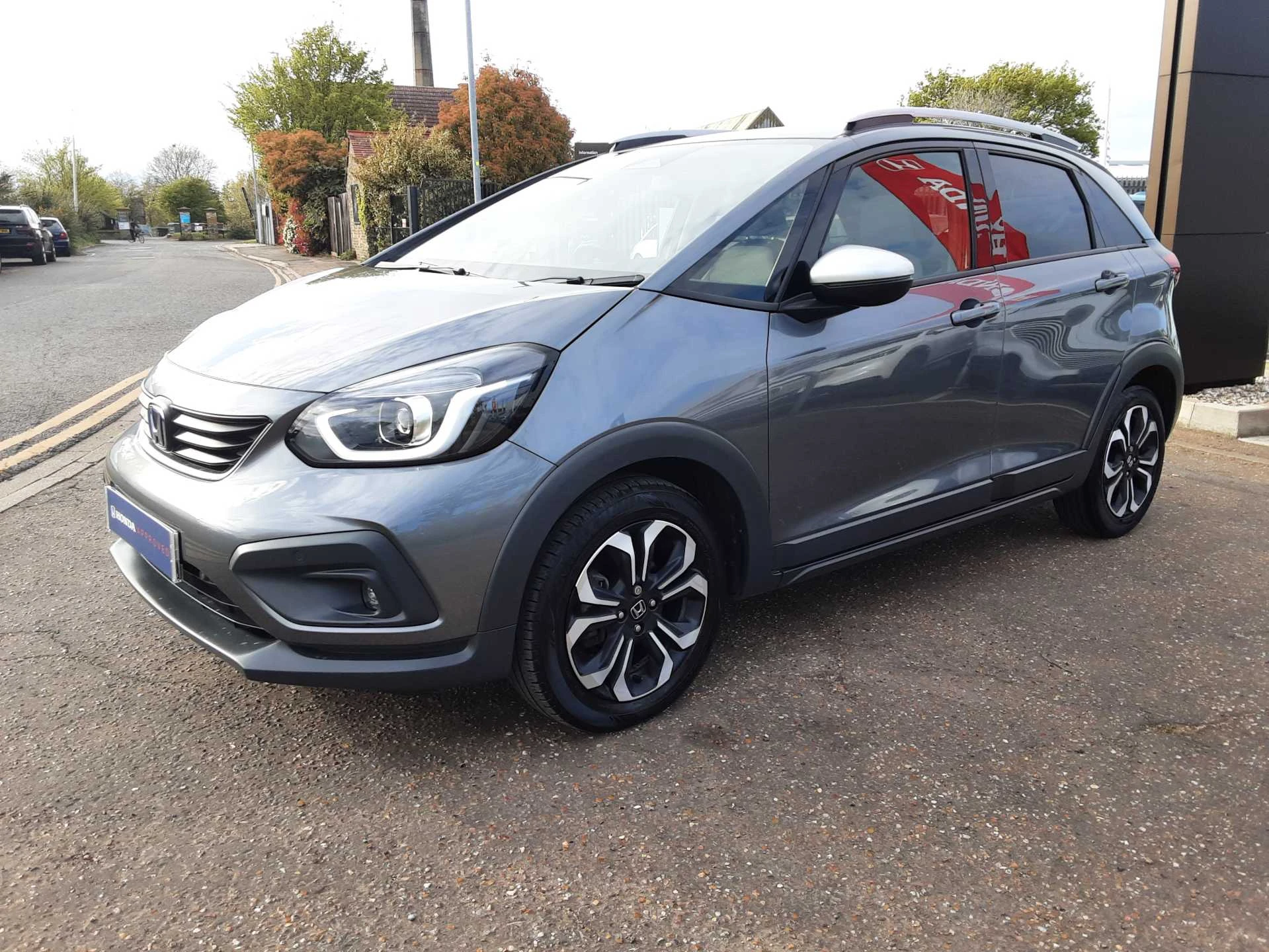 Vehicle image 5