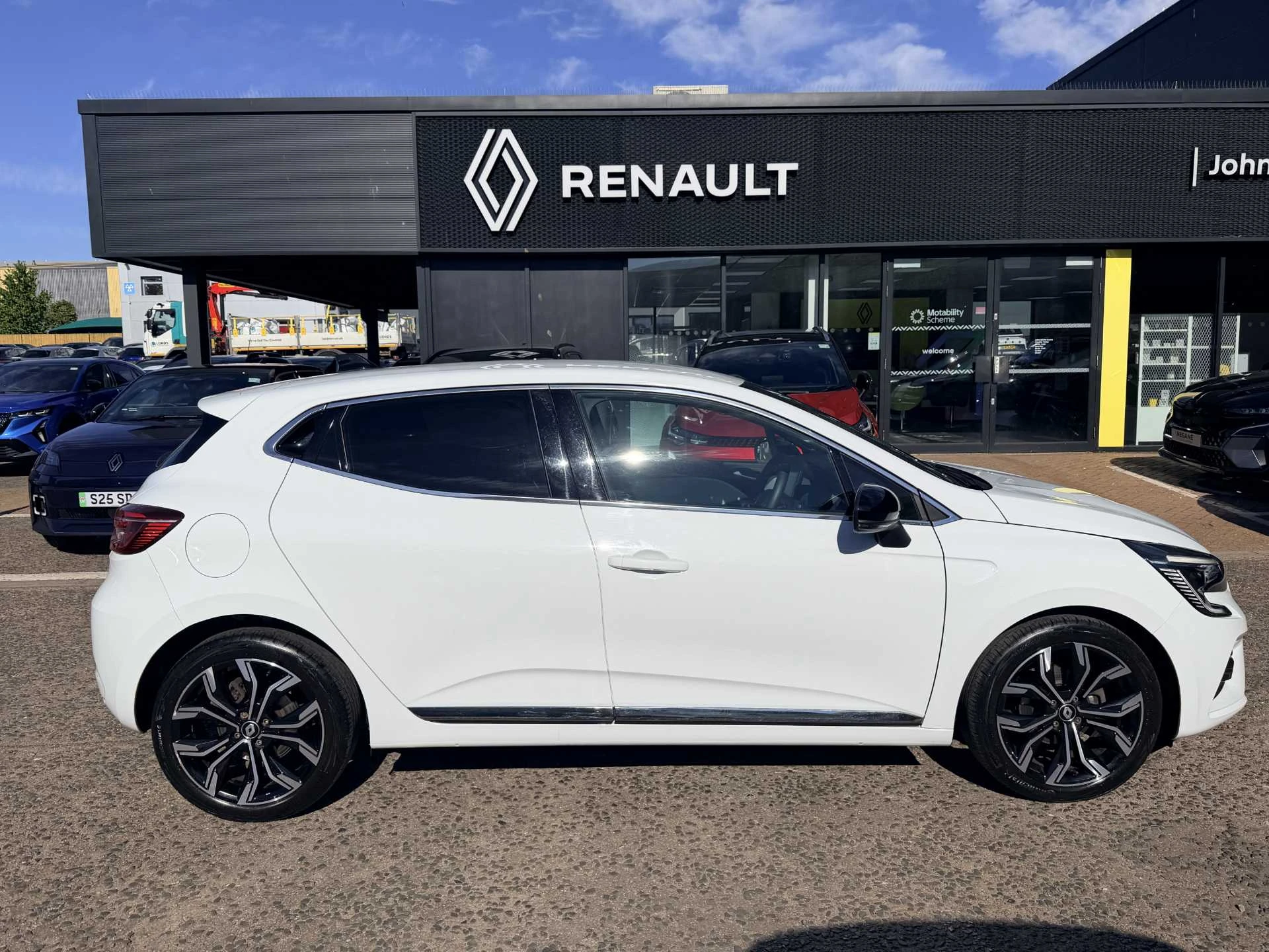 Vehicle image 5