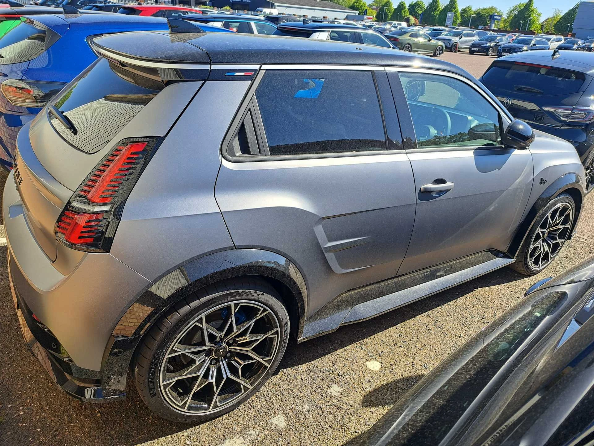 Vehicle image 4