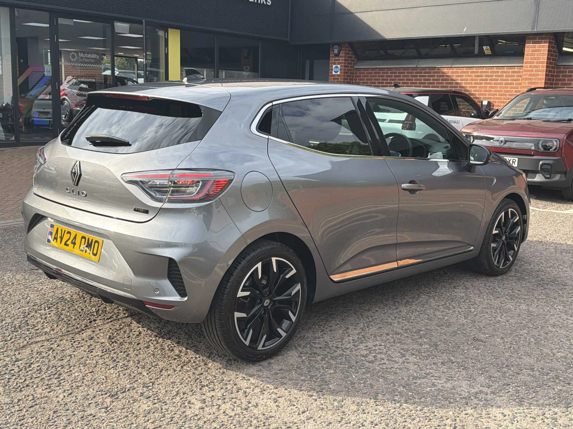 Vehicle image 4