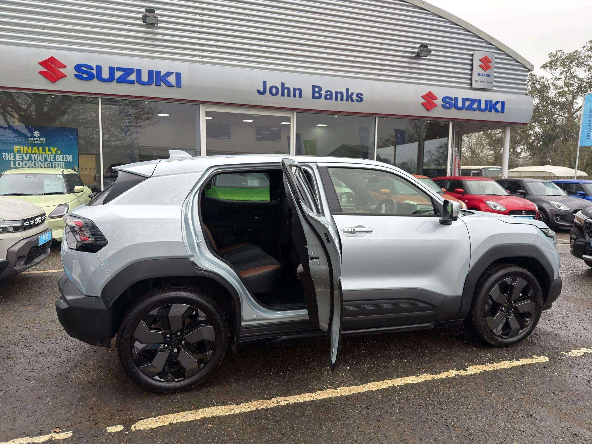Vehicle image 4