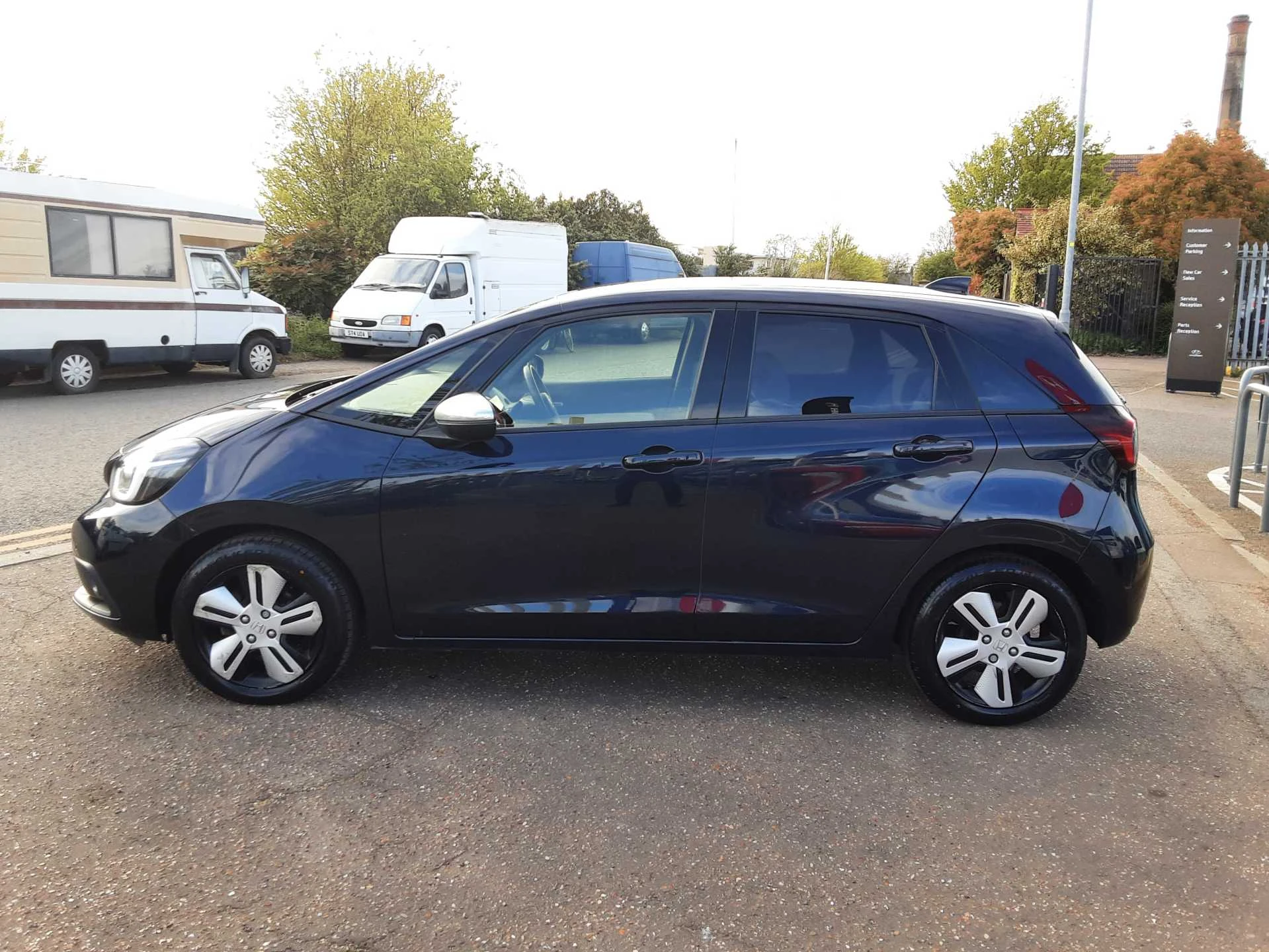 Vehicle image 7