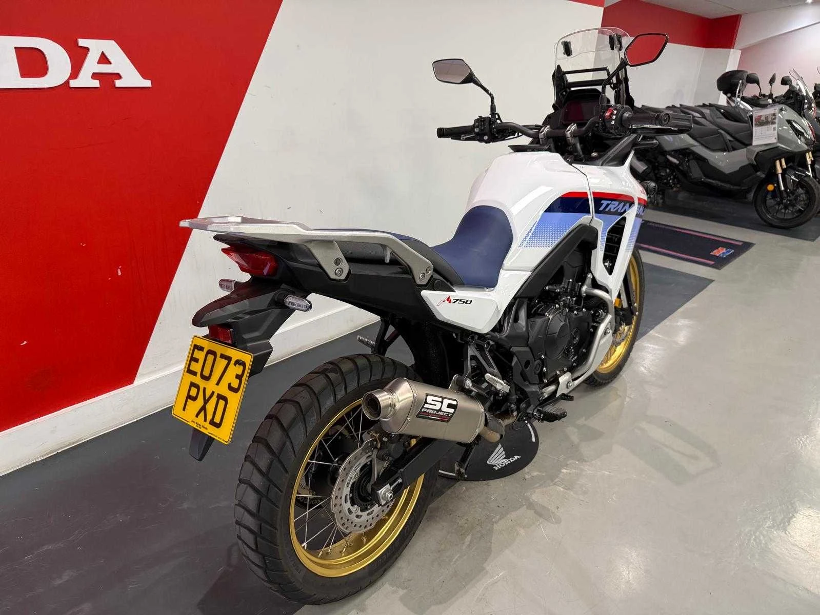 Vehicle image 3