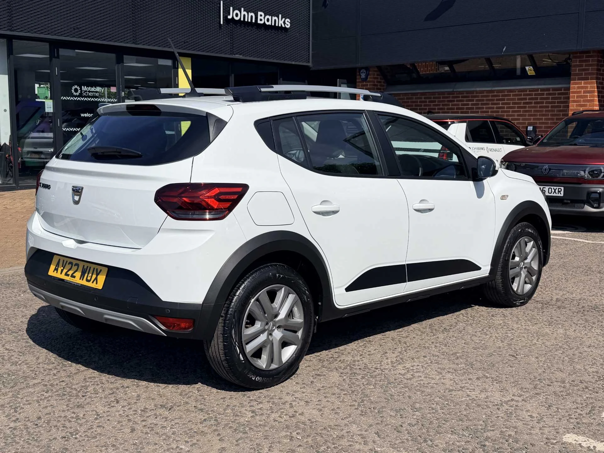 Vehicle image 4