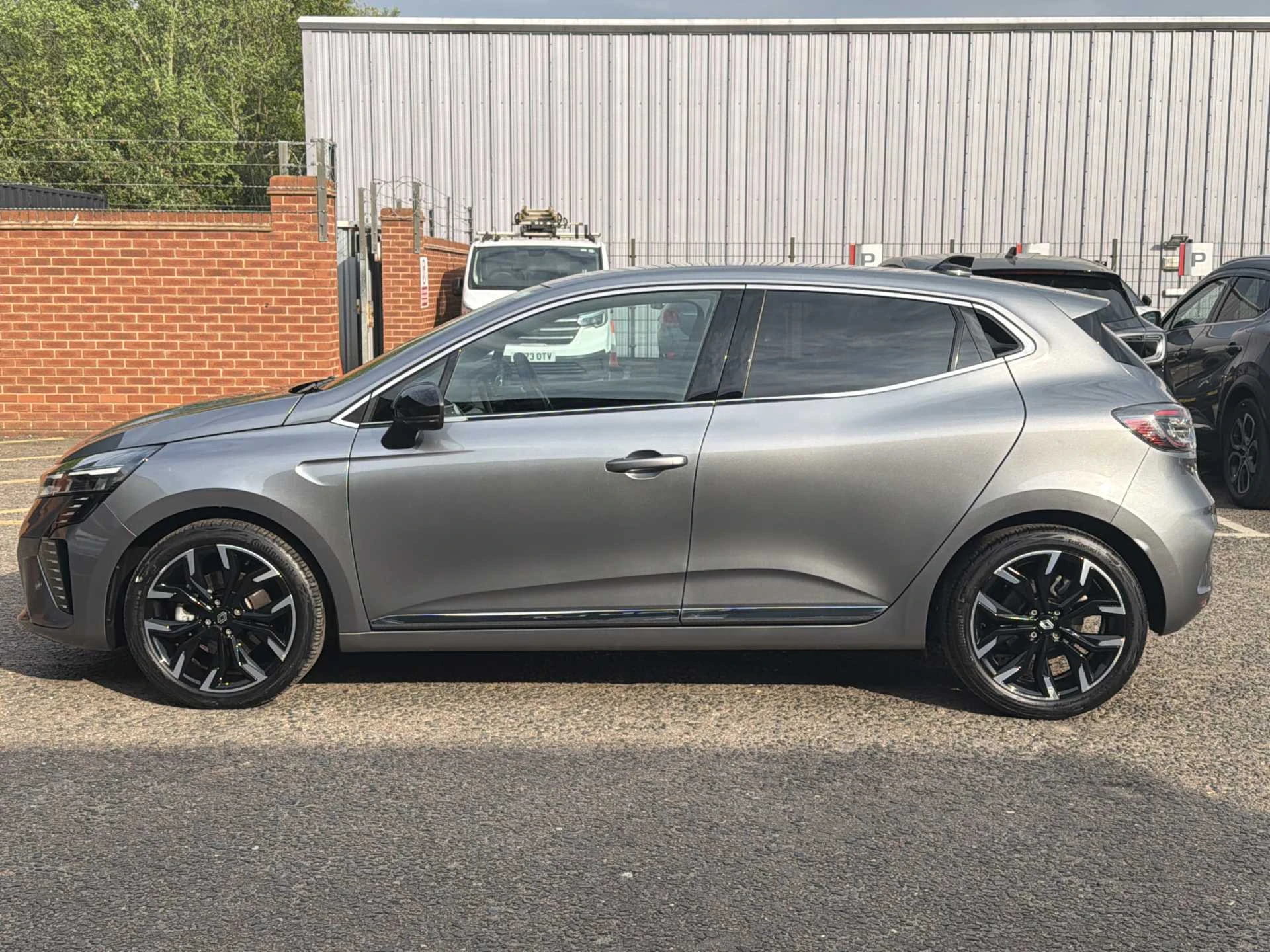 Vehicle image 7