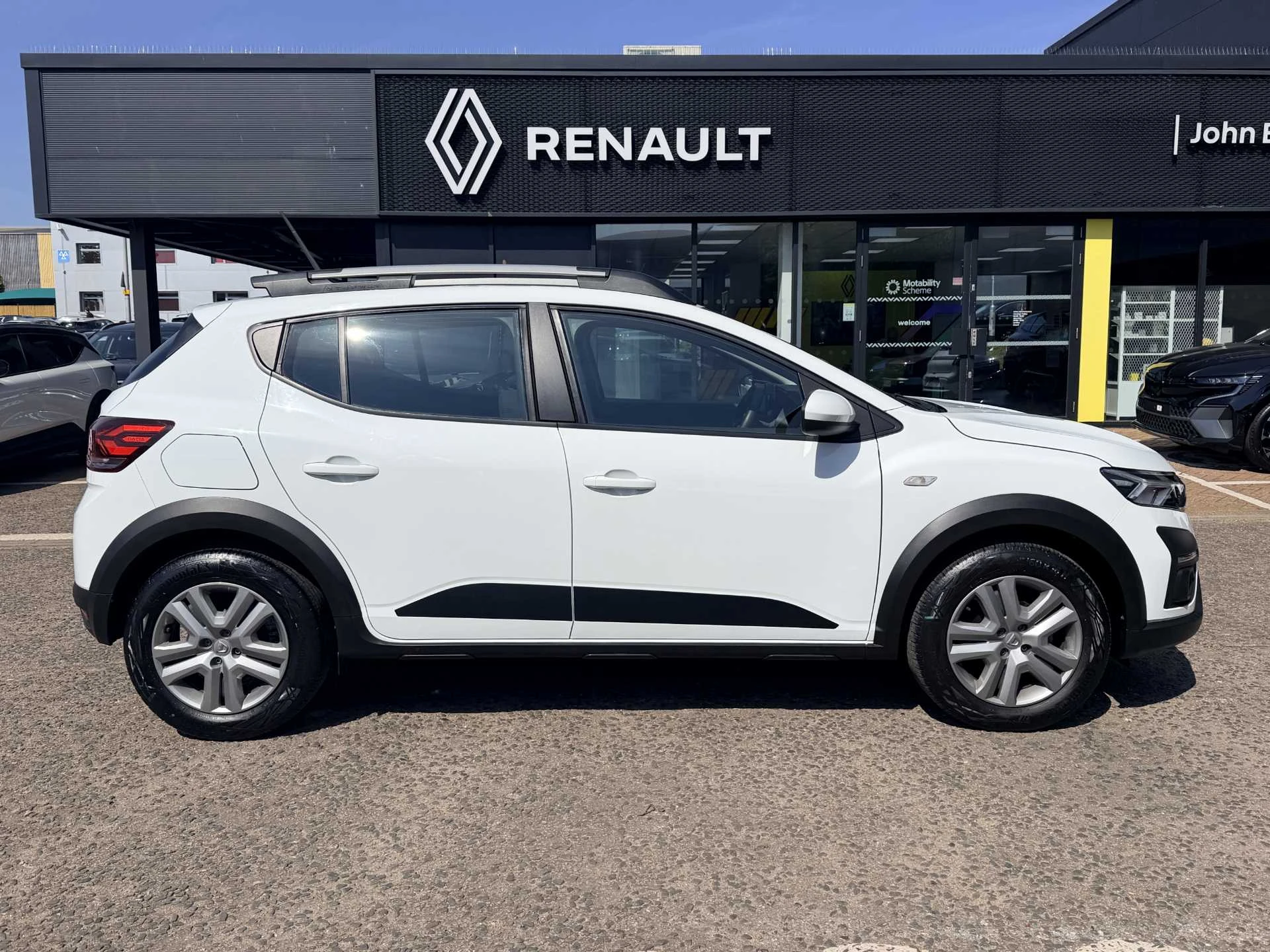 Vehicle image 5