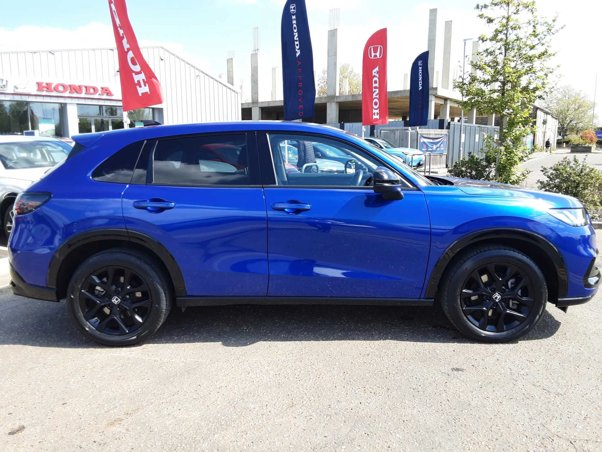 Vehicle image 5