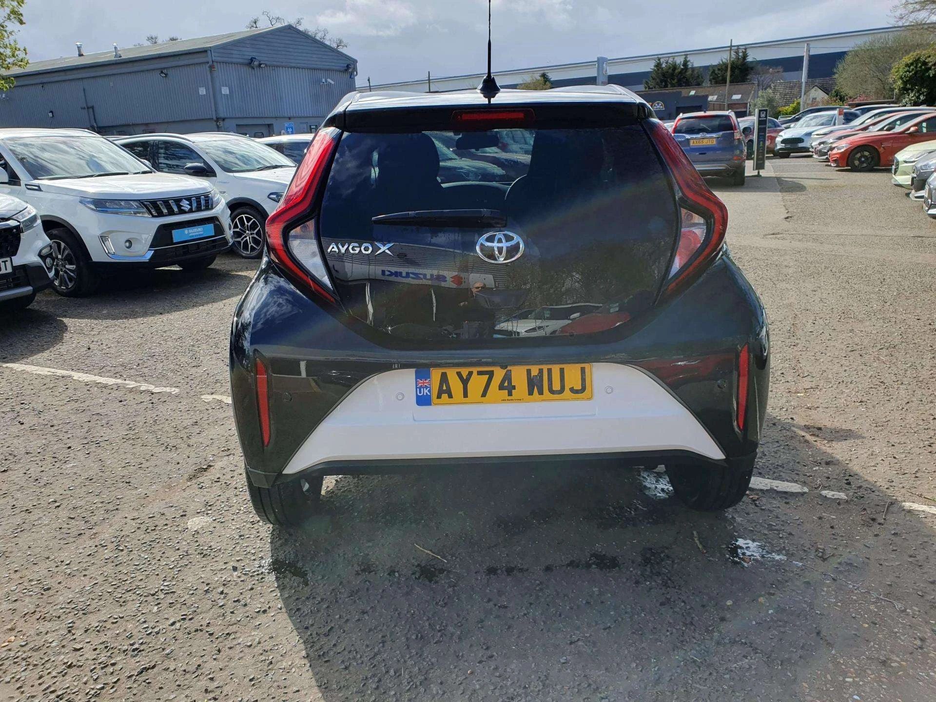 Vehicle image 6