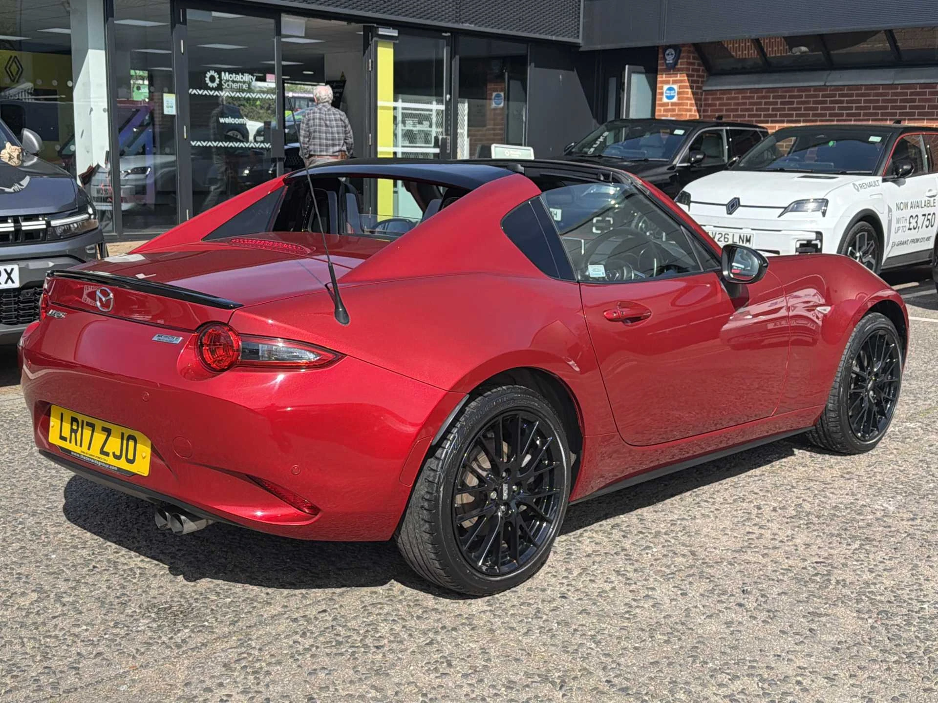Vehicle image 4