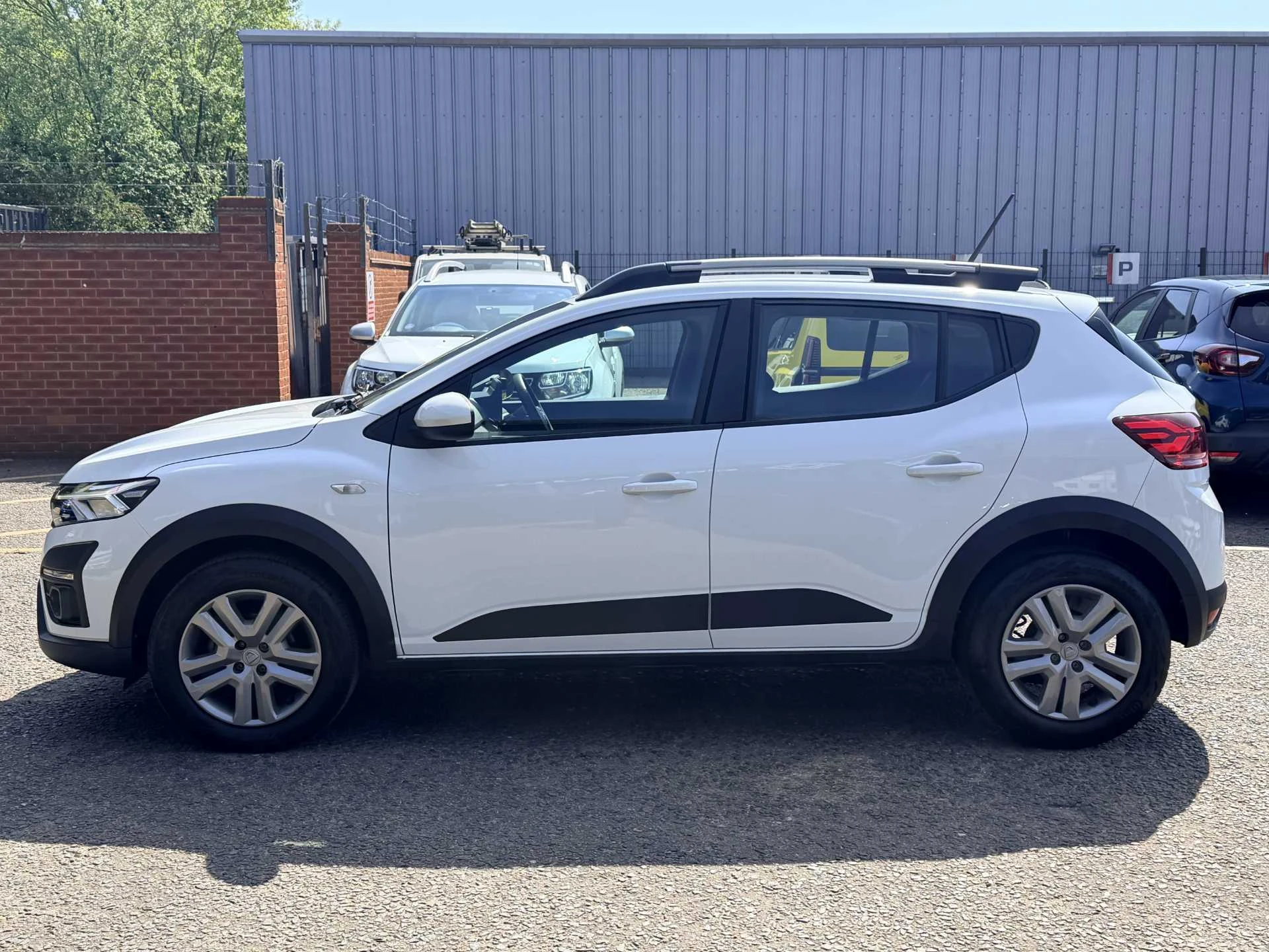 Vehicle image 7