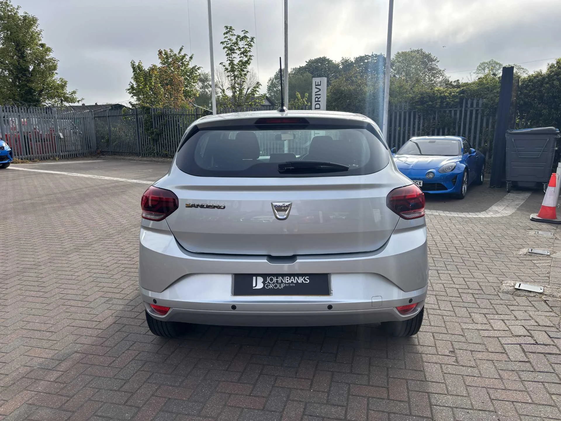 Vehicle image 3