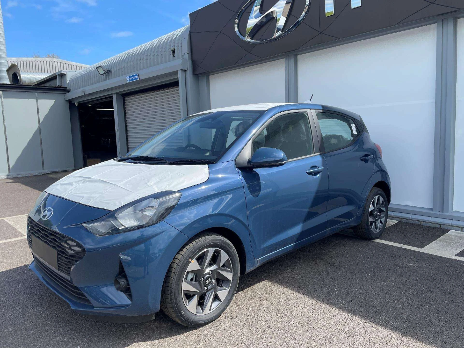Vehicle image 6