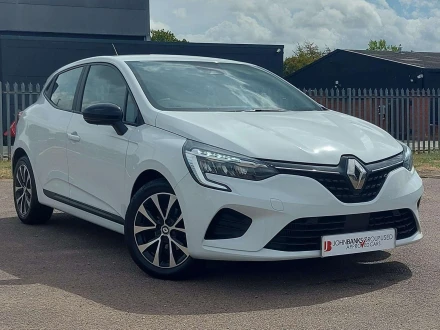 Renault Clio Listing Image