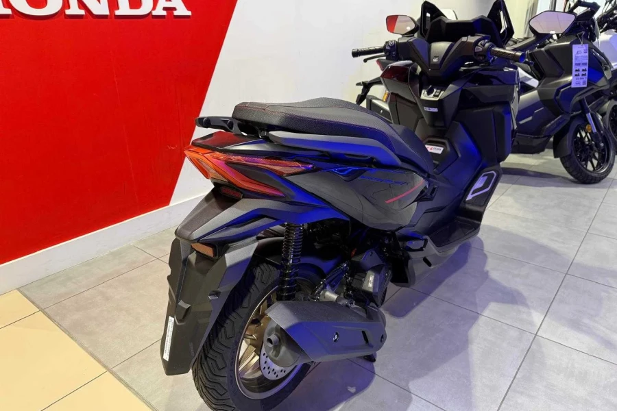 Vehicle Image - 2