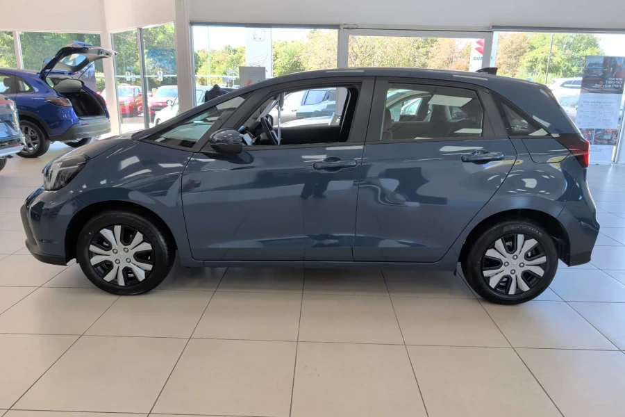 Vehicle Image - 3