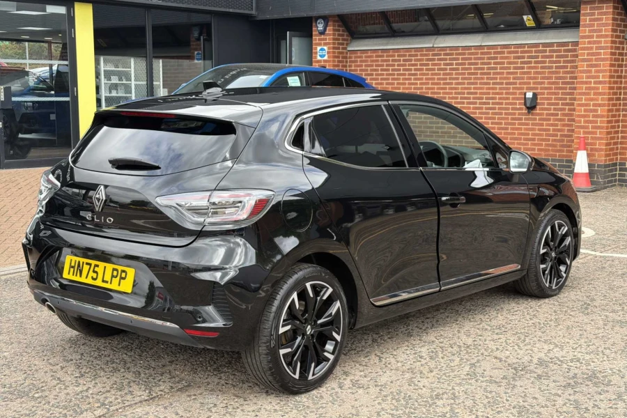 Vehicle Image - 3
