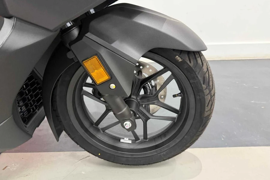 Vehicle Image - 3