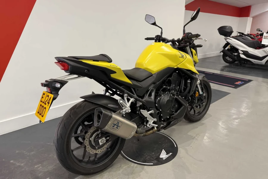 Vehicle Image - 2