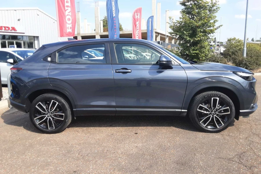 Vehicle Image - 2