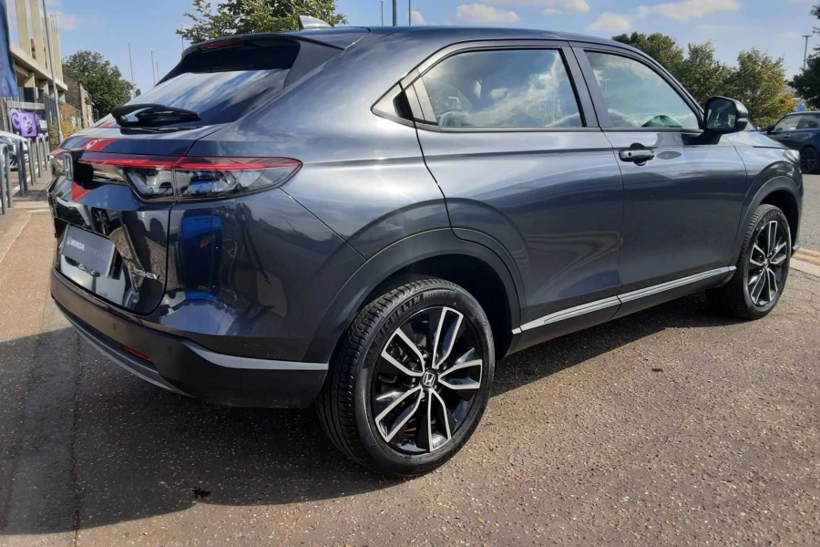 Vehicle Image - 3