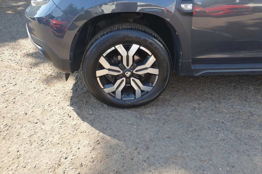 Vehicle Image - 3