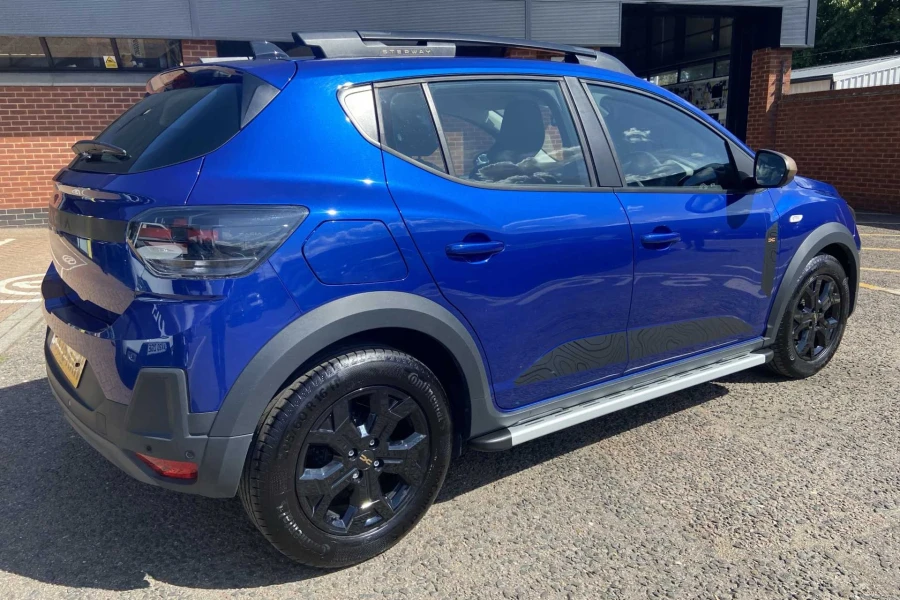 Vehicle Image - 2