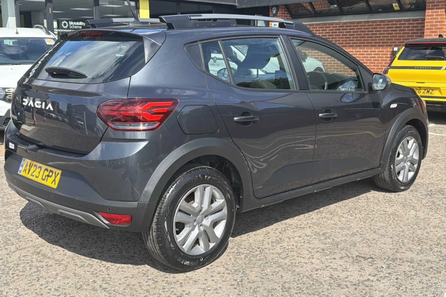 Vehicle Image - 3