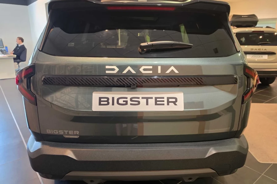 Vehicle Image - 2
