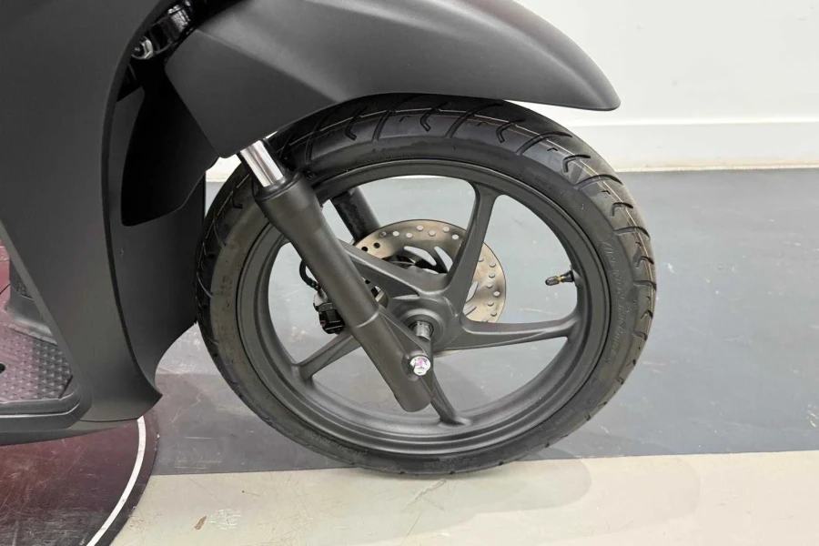 Vehicle Image - 3