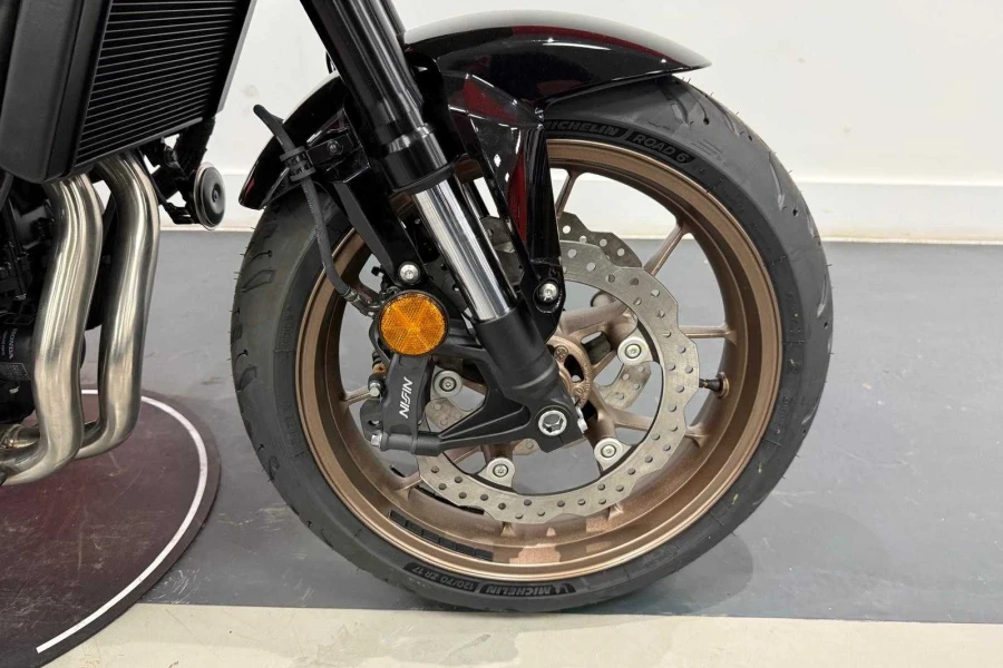 Vehicle Image - 3
