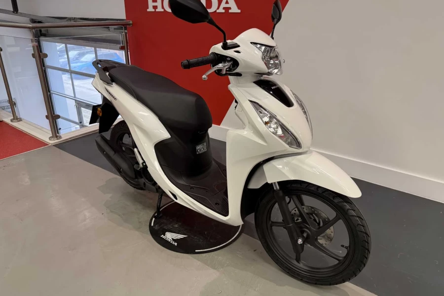 Vehicle Image - 1