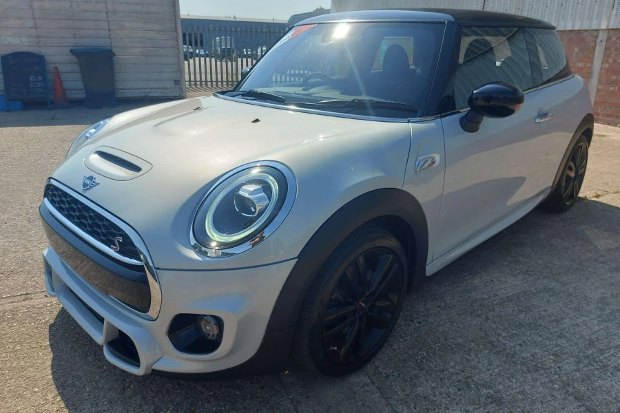 Vehicle Image - 2