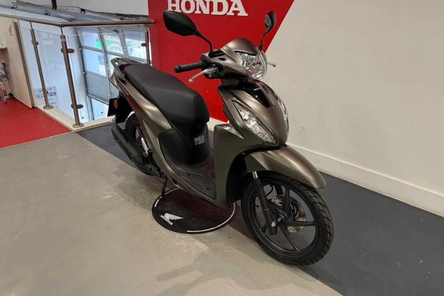 Vehicle Image - 1