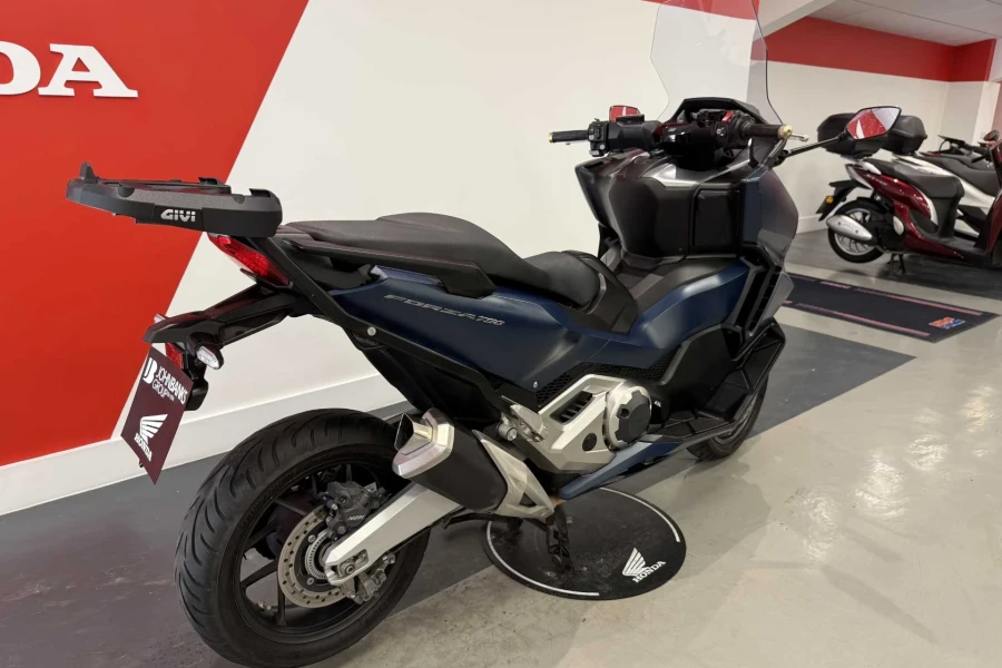 Vehicle Image - 2
