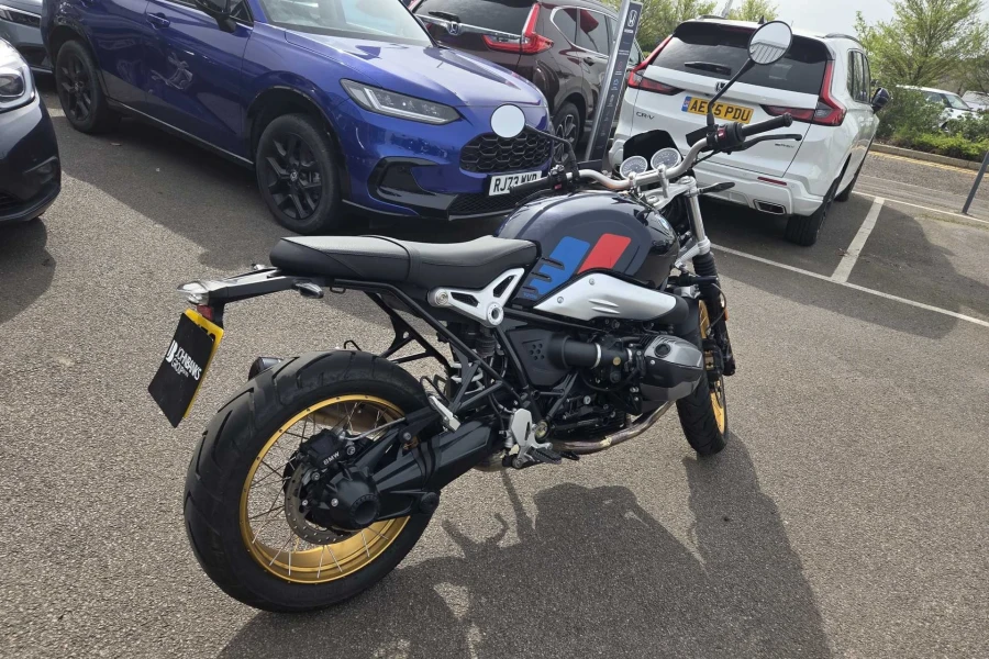 Vehicle Image - 2