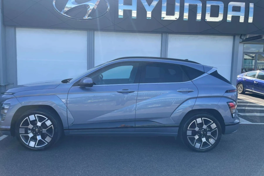 Vehicle Image - 2