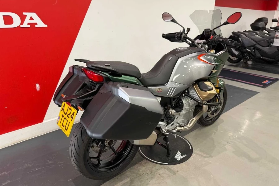 Vehicle Image - 2