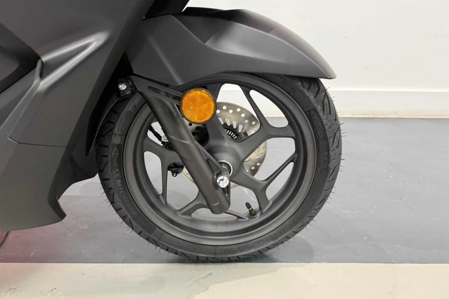 Vehicle Image - 3