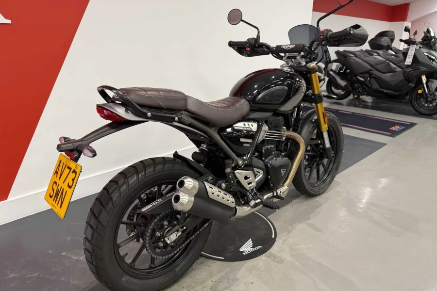 Vehicle Image - 2