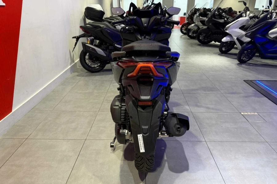 Vehicle Image - 3