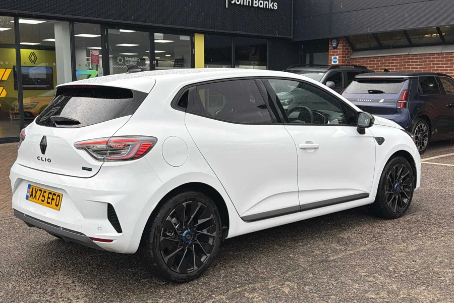 Vehicle Image - 3