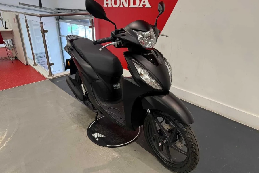 Vehicle Image - 1