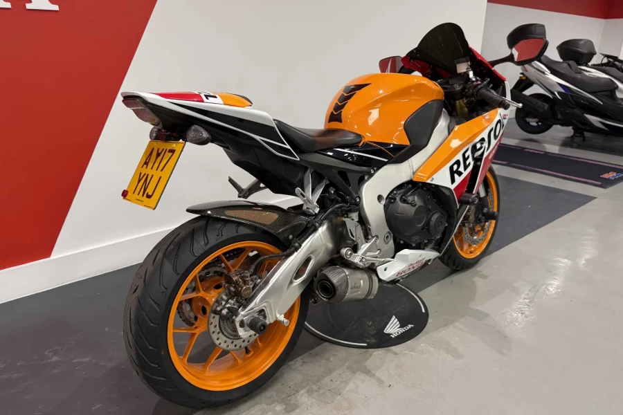Vehicle Image - 2