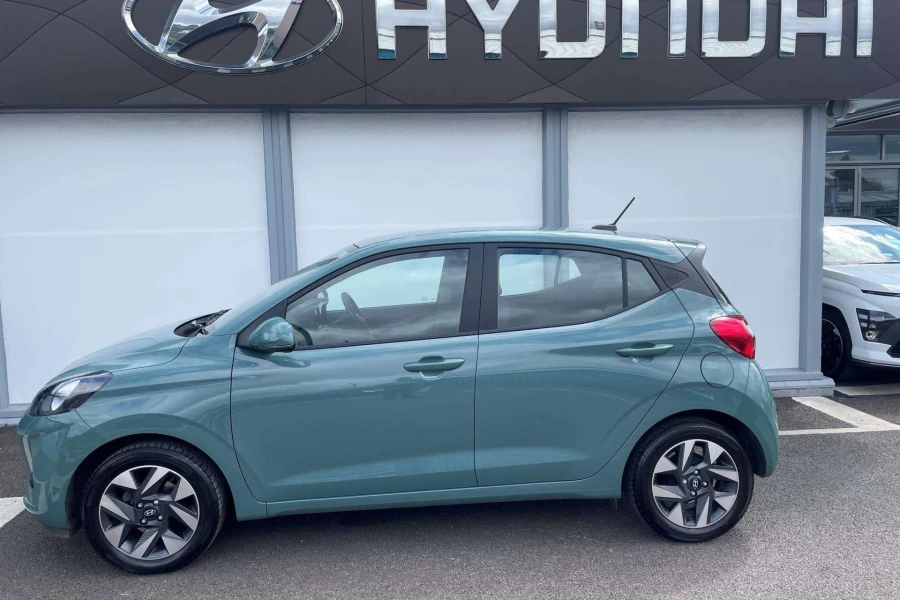 Vehicle Image - 2