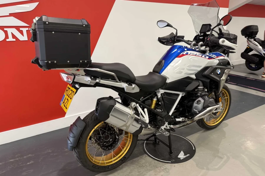 Vehicle Image - 2