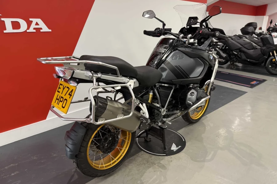Vehicle Image - 2