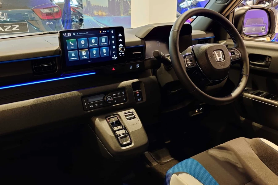 Vehicle Image - 3