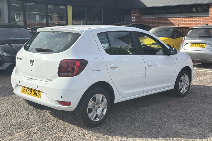 Vehicle Image - 3