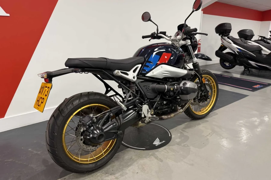 Vehicle Image - 1